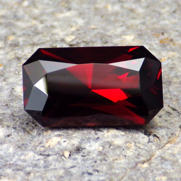 malaia garnet-7.0 ct-ravenstein-4