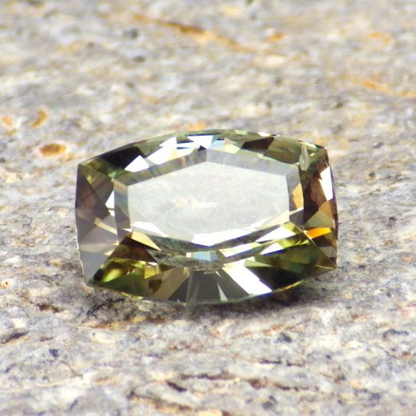 dichroic oregon sunstone 2.98 ct-ravenstein