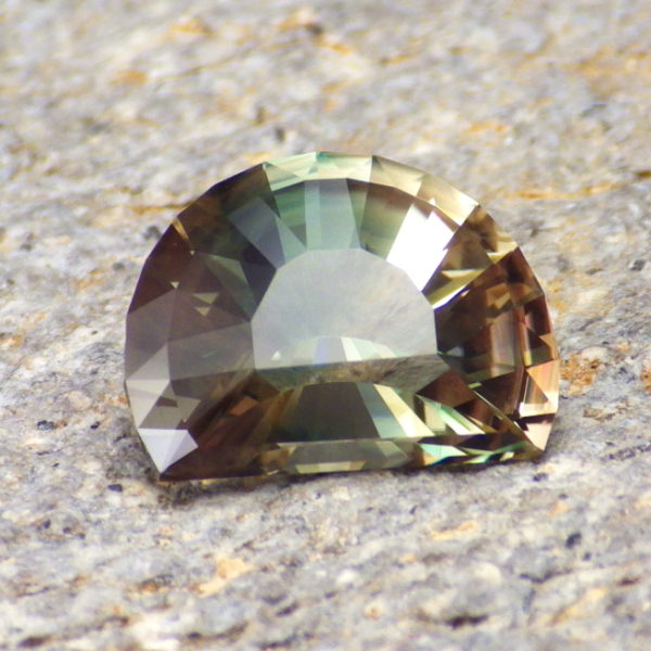 dichroic oregon sunstone 4.30 ct-ravenstein-4