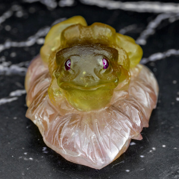 tourmaline carving frog 18.35 g