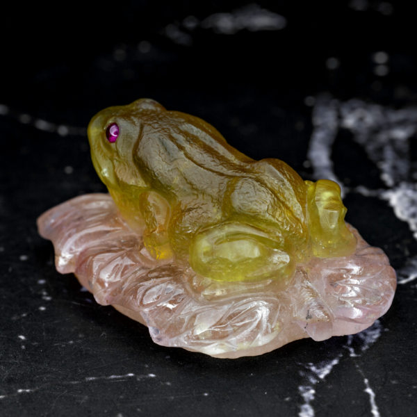 tourmaline carving frog 18.35 g