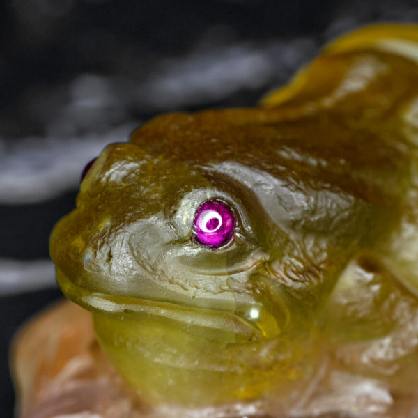 tourmaline carving frog 18.35 g