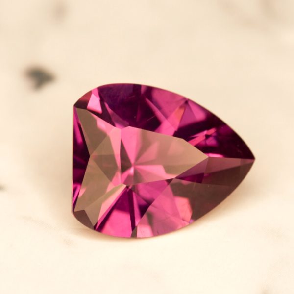 color change pastel pyrope garnet 2.88 ct