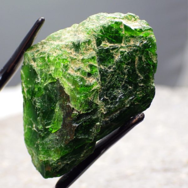 chrome diopside 56.81 ct