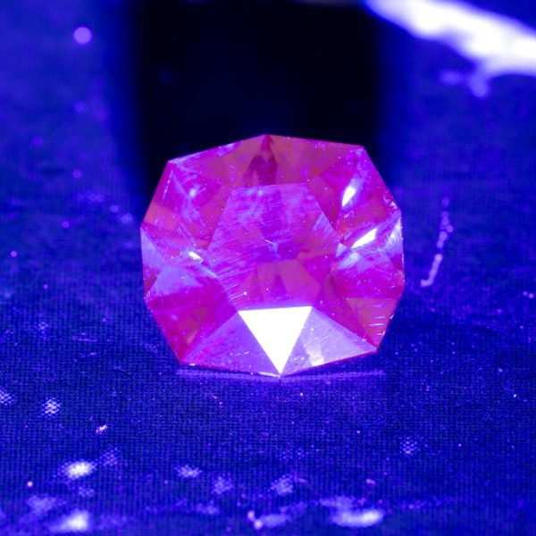 dragon garnet 0.90 ct