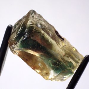 Dichroic Oregon Sunstone rough 17.89 Ct