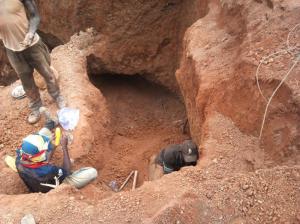 Nigeria - Tourmaline mining